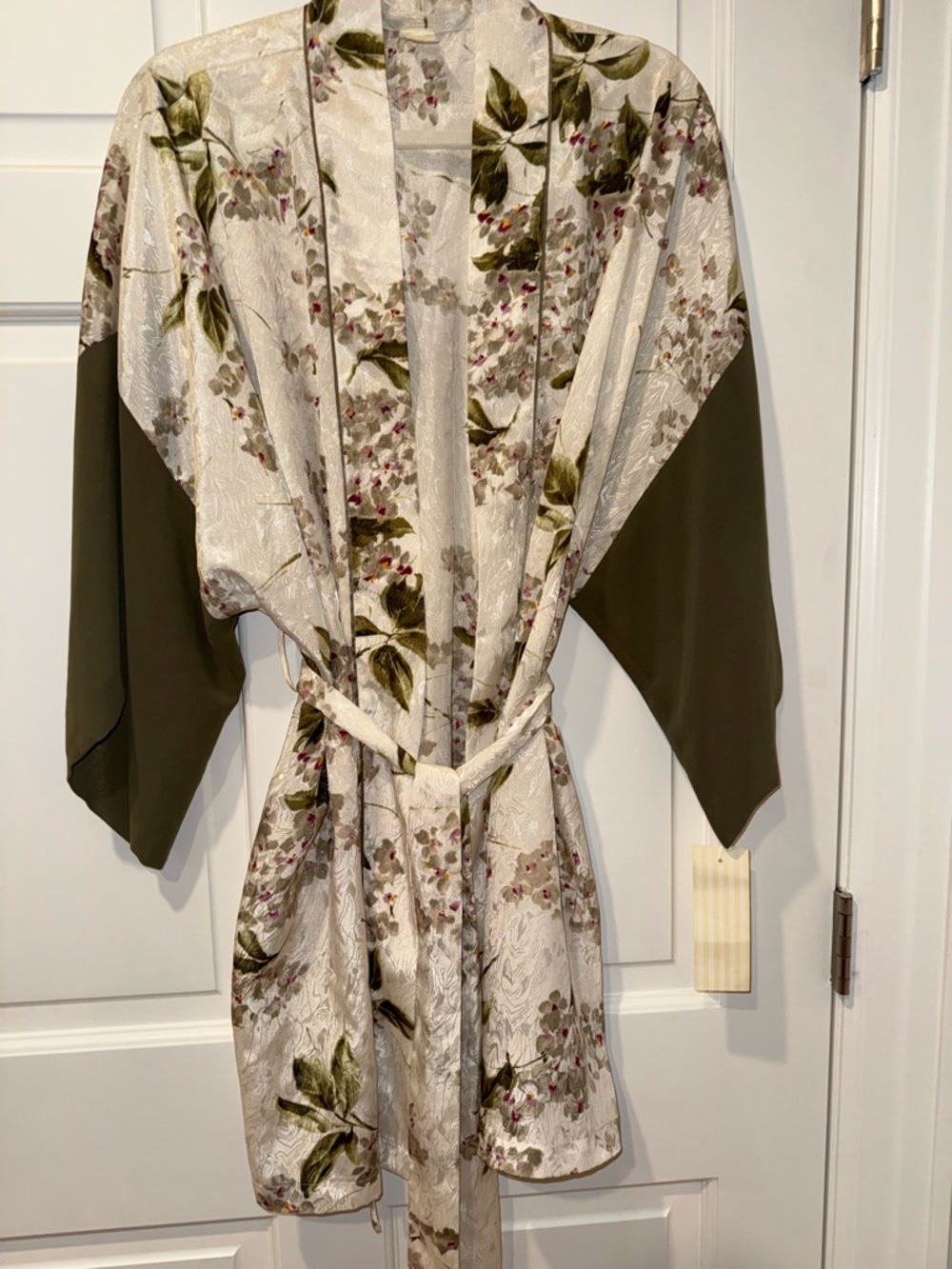 delicates White and Gold Clothing Label